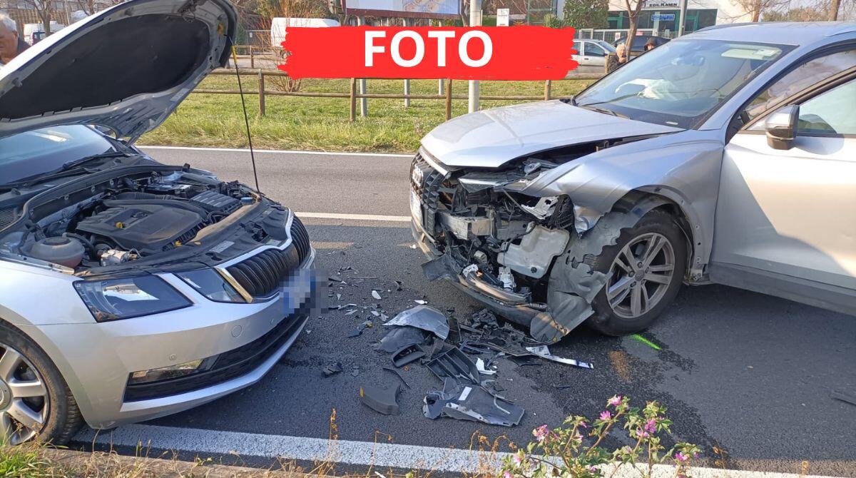 Frontale tra due auto: paura per una donna alla guida - Le immagini dell'incidente a Morciano di Romagna (foto Ballante)