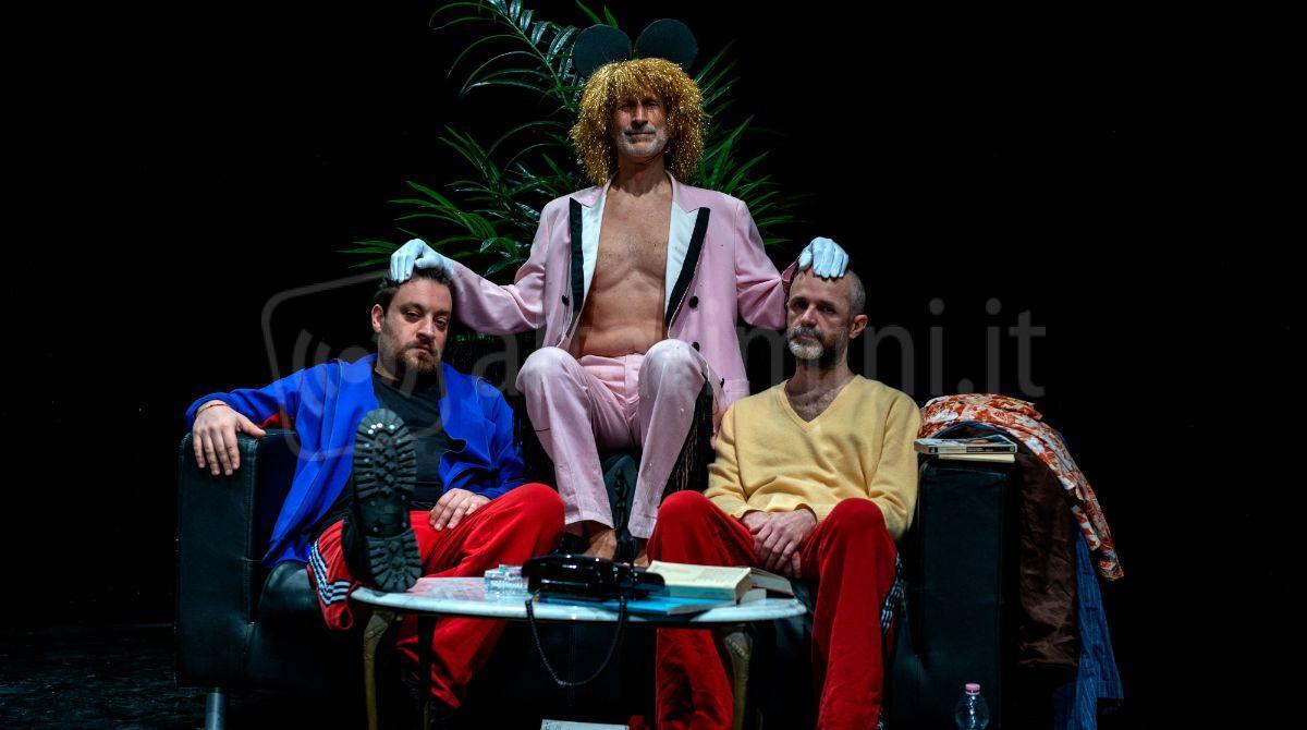 "Gli ultimi giorni di Pompeo": Andrea Pazienza prende vita sul palco del Teatro Rosaspina di Montescudo - Una scena dallo spettacolo - ph Stefano Rolz