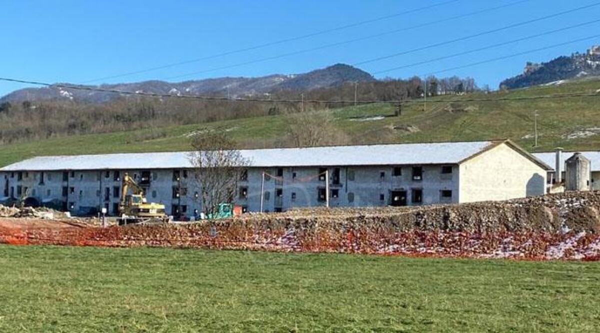 Fileni, multa da 100mila euro per messaggi "ingannevoli e decettivi" - Stabilimento Fileni in costruzione