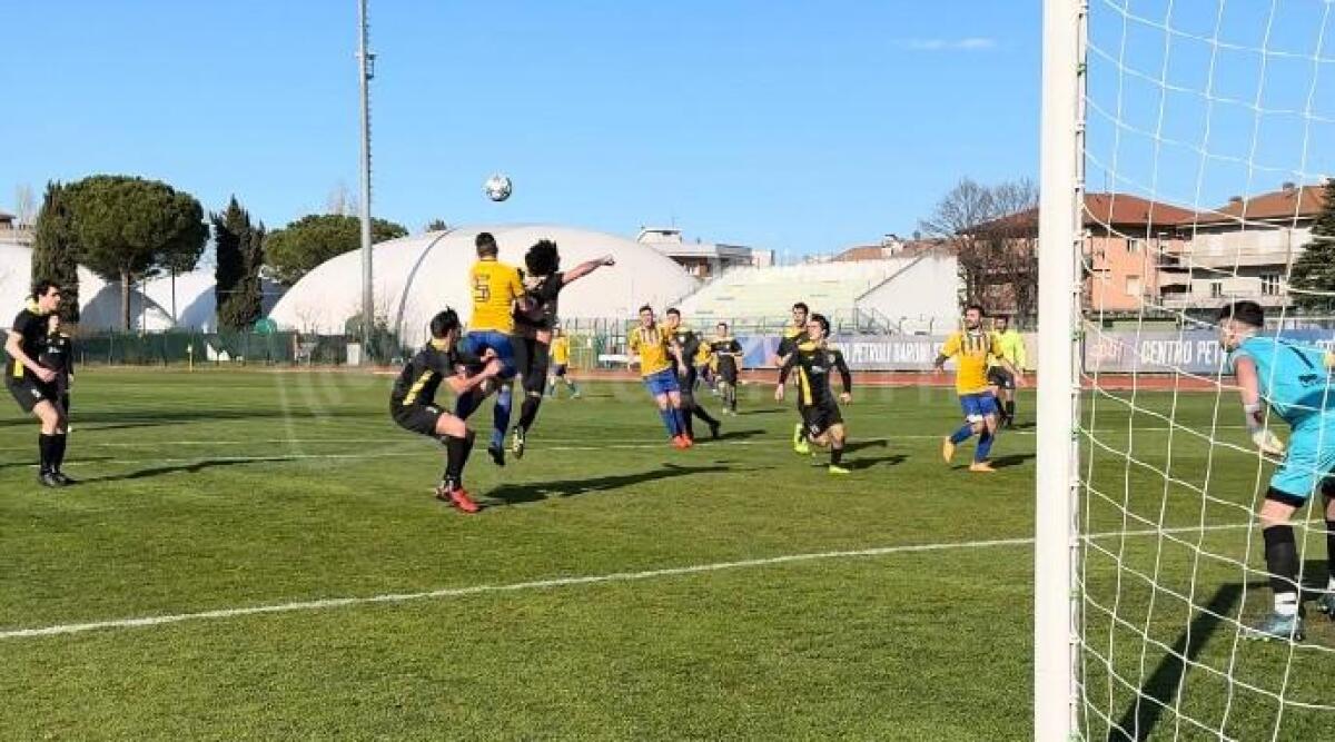 Calcio Prima, il Santarcangelo piega l'Asar 3-0 e resta in vetta assieme al Riccione - 
