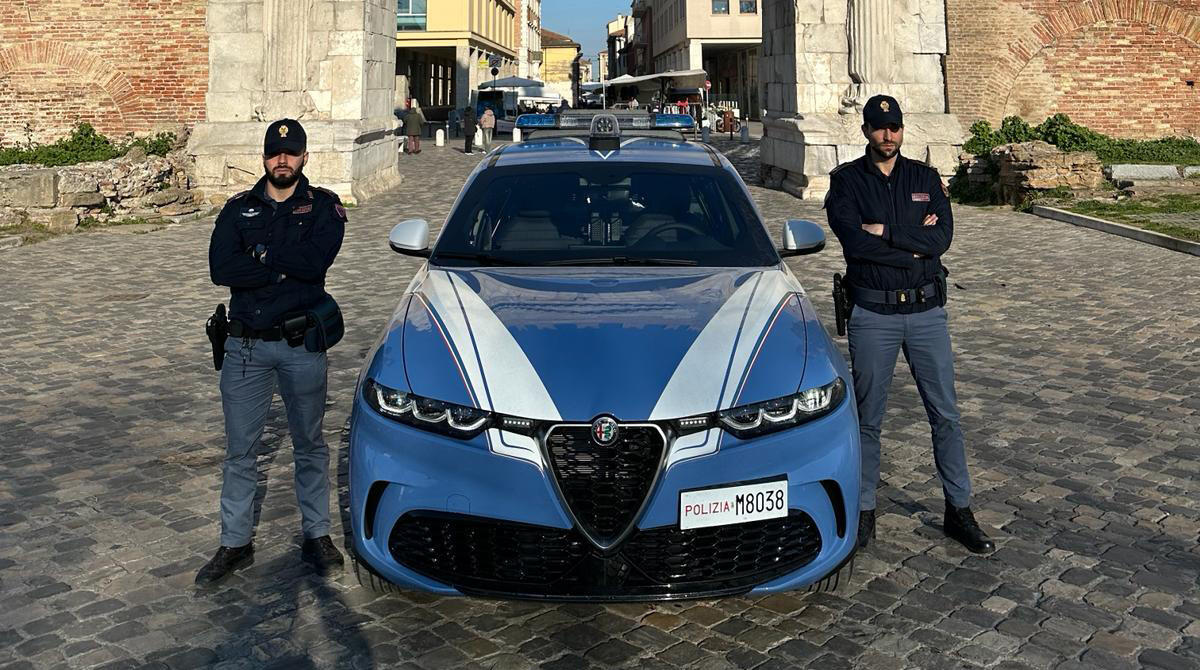 Nuova fiammante auto per la squadra Volante della Polizia di Rimini - Polizia di Rimini