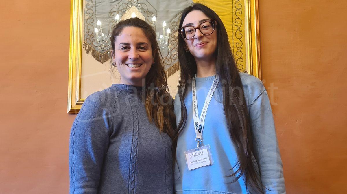 Servizio civile, anche a Santarcangelo quasi azzerati i finanziamenti: un solo posto assegnato - Sindaca Alice Parma con Lucrezia di Grappa