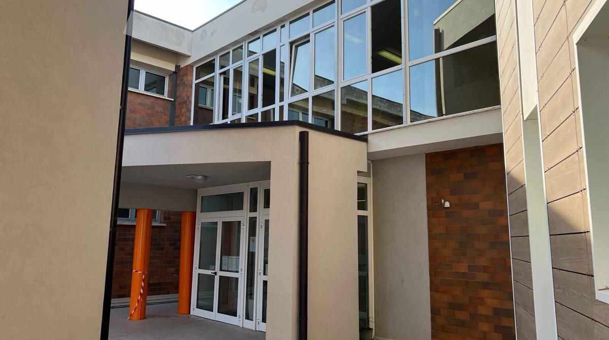 Misano, nuovi infissi alla scuola elementare del capoluogo -