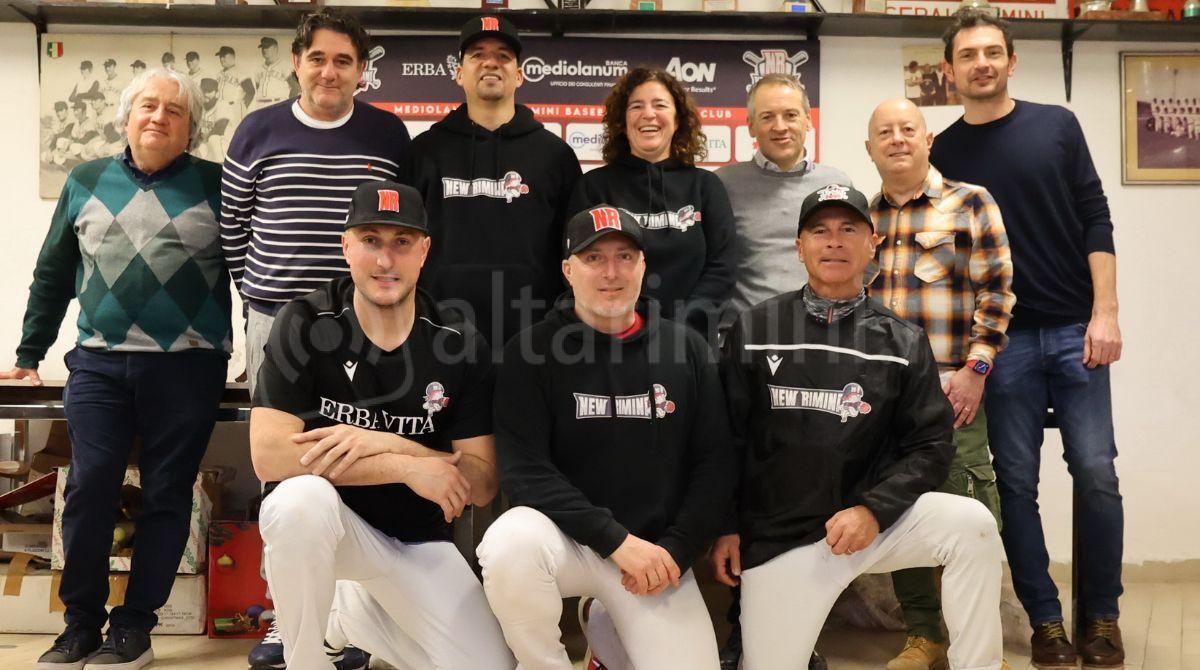 Baseball, a New Rimini arriva il nuovo manager Dorian Castro - Lo staff della società con Dorian Castro