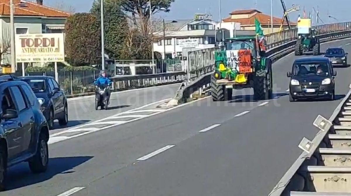 Prosegue il presidio degli agricoltori a Rimini -