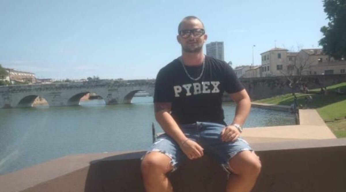 Vigile del fuoco picchiato a morte, buttafuori a processo. La difesa: "Alcool nella vittima incise sulle cure" - Il Vigile del fuoco vittima