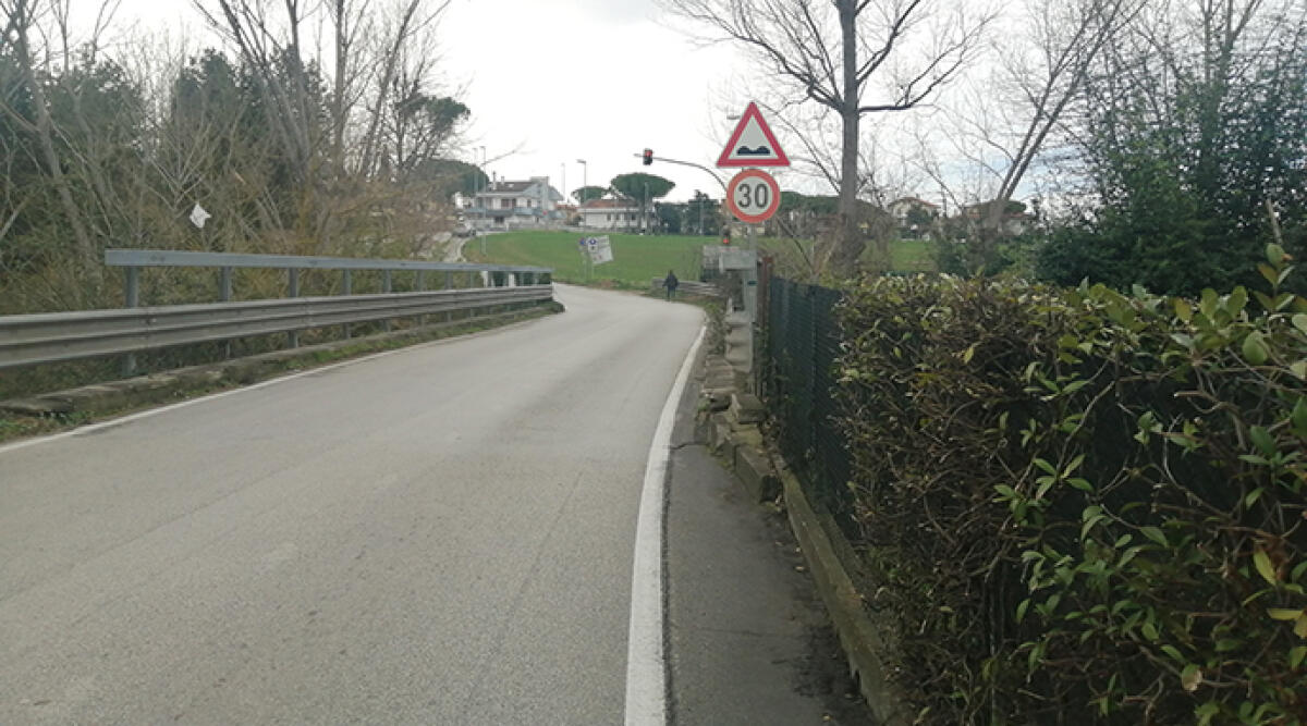 I residenti di Besanigo chiedono la ristrutturazione del ponte sul Rio Melo: 'Priorità alla Sicurezza' - Il ponte sul Rio Melo
