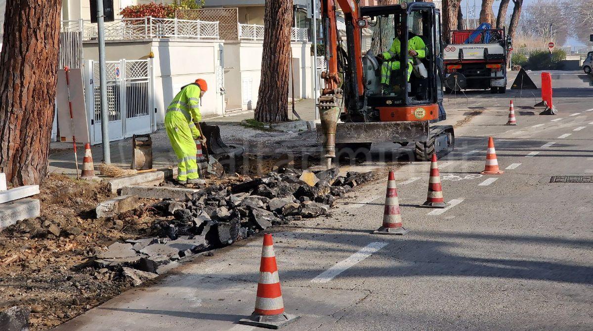 Riccione, proseguono i lavori di bonifica sulle strade - Lavori in via Marsala