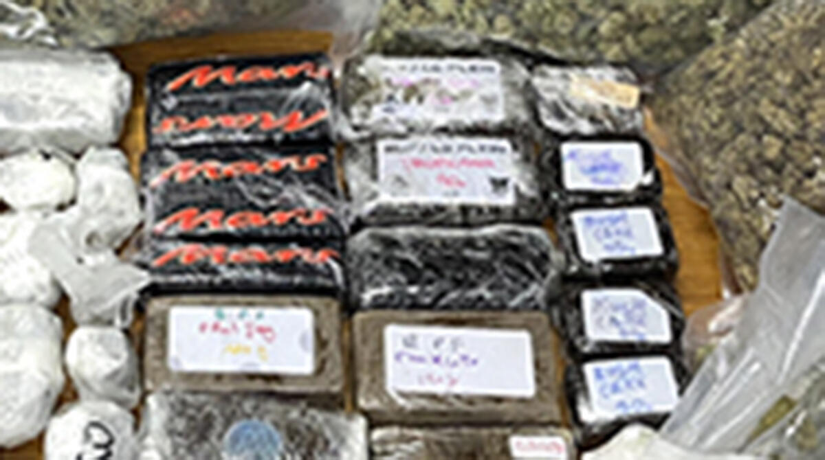 Carte di merendine "ripiene" di hashish, arrestato insegnante di 46 anni - Foto di repertorio