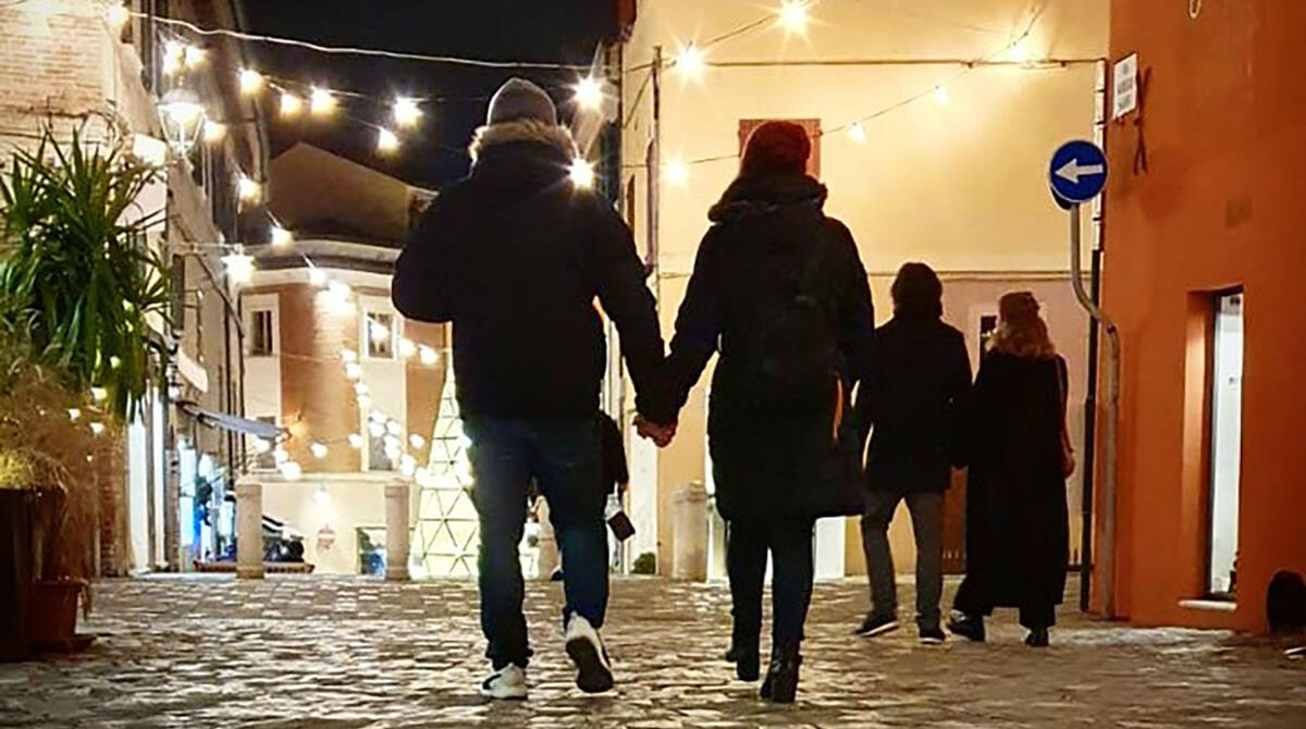 Violinisti alle finestre e ai balconi: romantico San Valentino a Santarcangelo - 