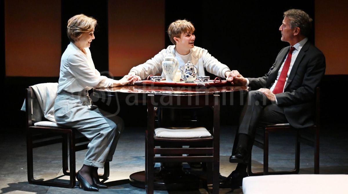 Le incomprensioni tra generazioni: al Teatro Galli di Rimini "Il Figlio" - Una scena dallo spettacolo