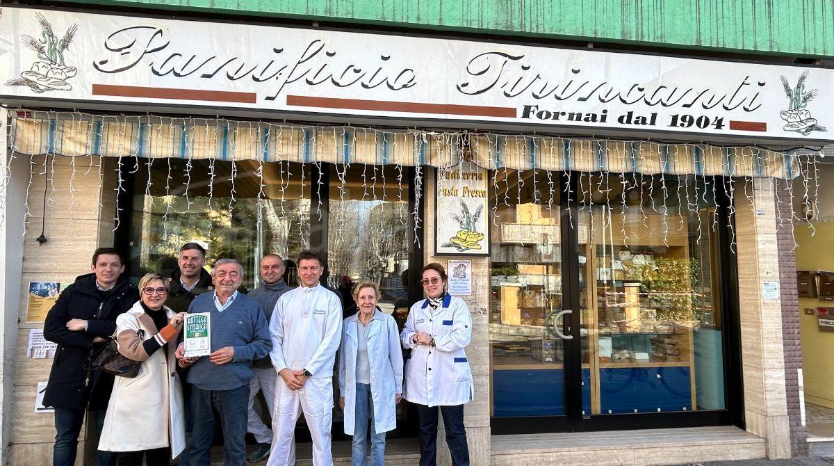 Da 120 anni la via profuma di buono: Panificio Tirincanti nuova Bottega Storica di Cattolica - La consegna del riconoscimento