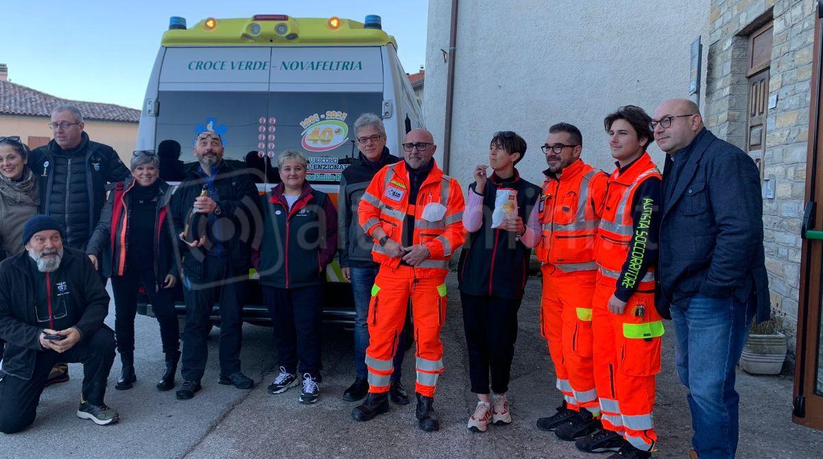 Un nuovo defibrillatore a Montecopiolo, la cerimonia di consegna con la Croce Verde di Novafeltria -