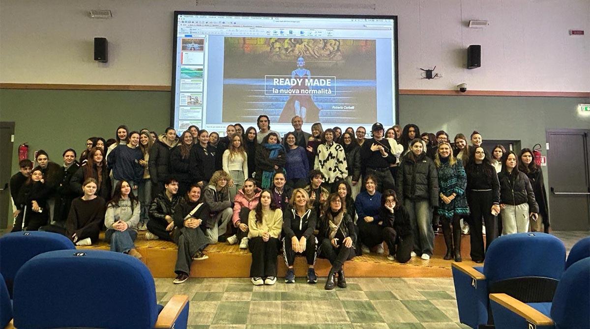 Studenti ed esperti insieme per parlare di moda al Liceo Volta Fellini - 