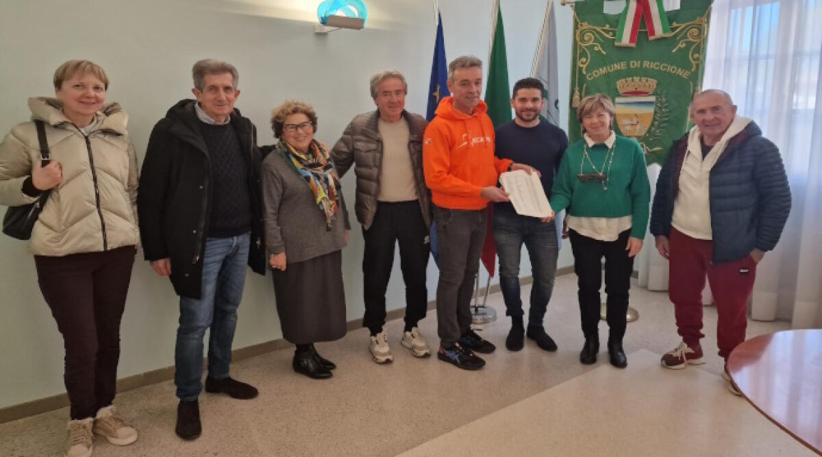 Intitolare un luogo di sport a Massimo Pironi: oltre 500 firme a sostegno della richiesta - La consegna delle firme in municipio