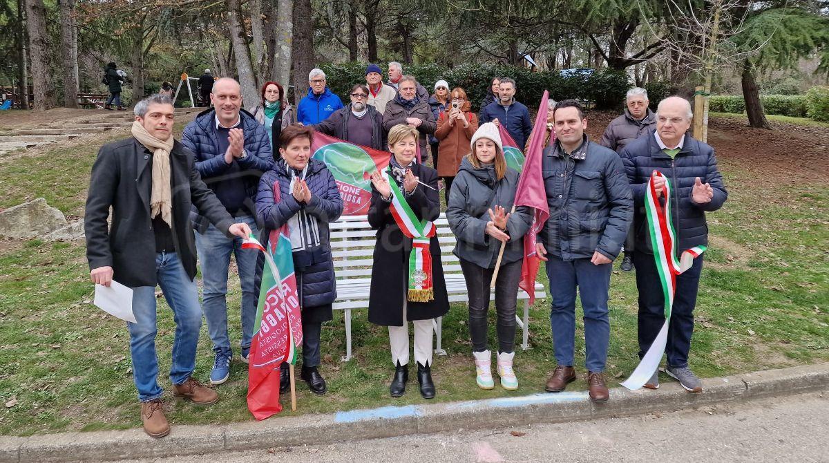Inaugurata a Riccione la prima panchina bianca per ricordare i morti sul lavoro -