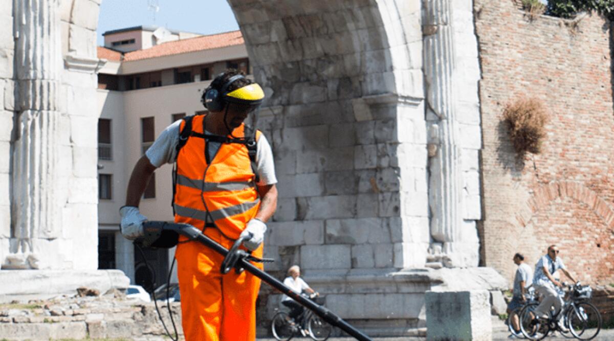 Appalto Hera, addetti Coop 134 Rimini vincono anche in appello e ottengono il contratto Federambiente - Un addetto della Coop 134