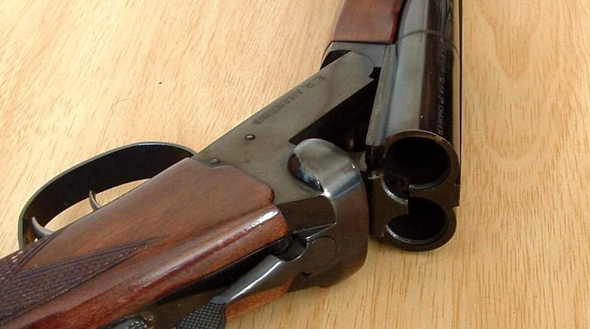 Punta fucile a pallini contro padre 80enne e fidanzata: "Vi sparo". Arrestato - REPERTORIO