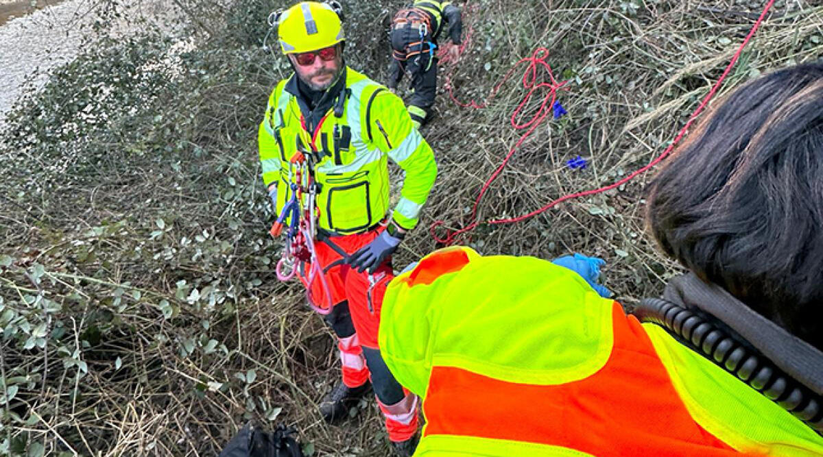 Precipita nel dirupo mentre pulisce il giardino: muore dopo un volo di 30 metri - Archivio