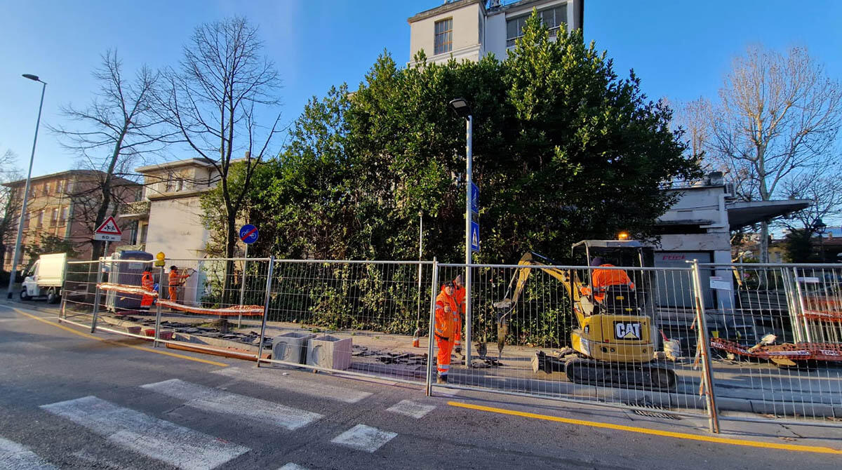 Lavori a Rimini, manutenzione della rotatoria di via Tripoli e di alcuni marciapiedi malmessi - Lavori rotatoria via Tripoli, Rimini