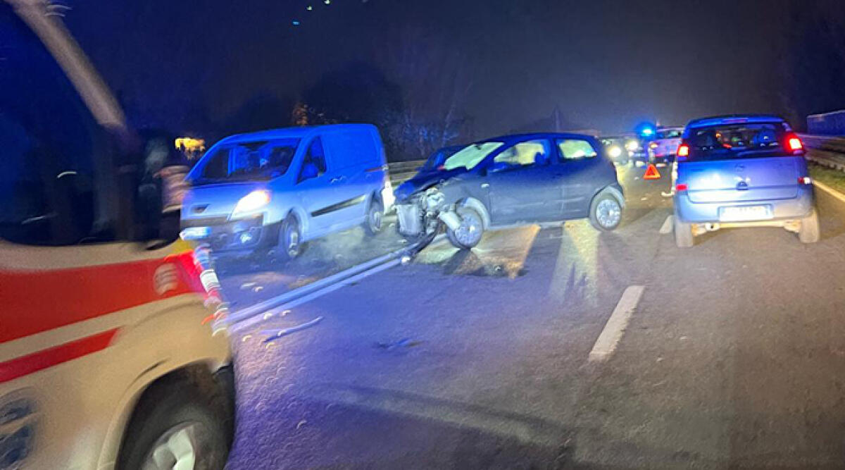 Rimini: scontro tra tre veicoli, lievi feriti e traffico bloccato sulla Ss16 - Il luogo dell'incidente