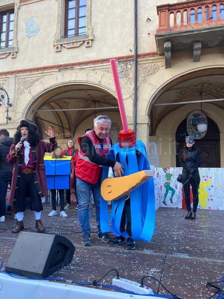 Il premio per la maschera più originale: Marcello Ceccarini, 8 anni, di Verucchio – Premiato con il mandolino offerto dalla Norceria Celli
