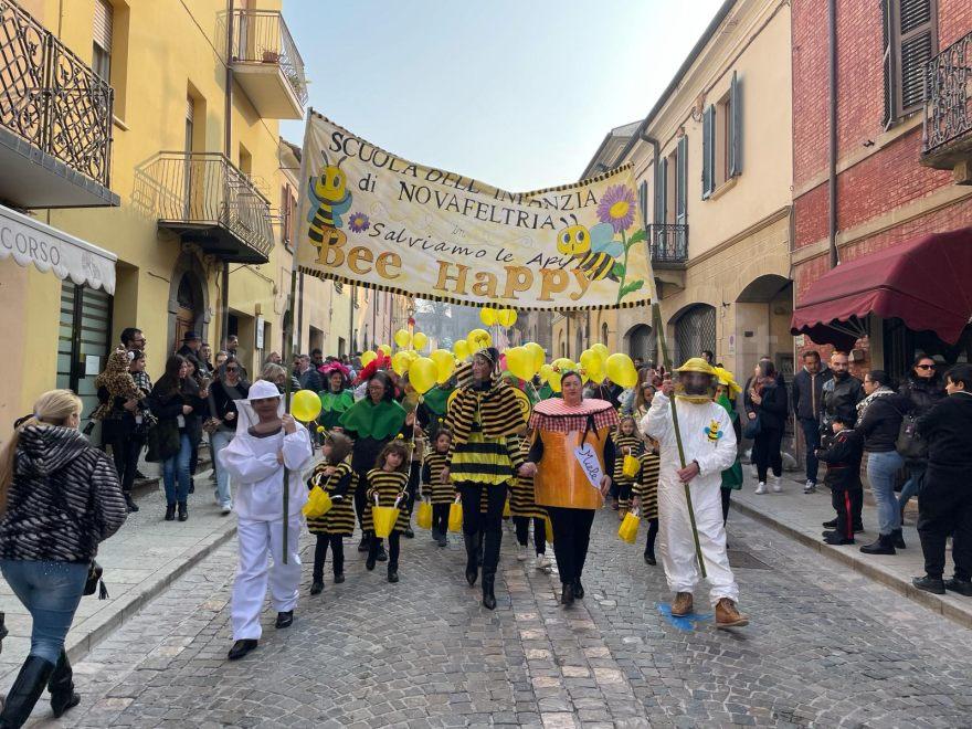 Corteo dei bambini e delle bambine della scuola dell’infanzia di Novafeltria a tema Bee Happy – salviamo le api