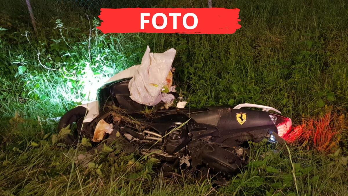 Violento impatto tra auto e scooter sulla statale Adriatica, 49enne all'ospedale - Lo scooterone finito nel fosso
