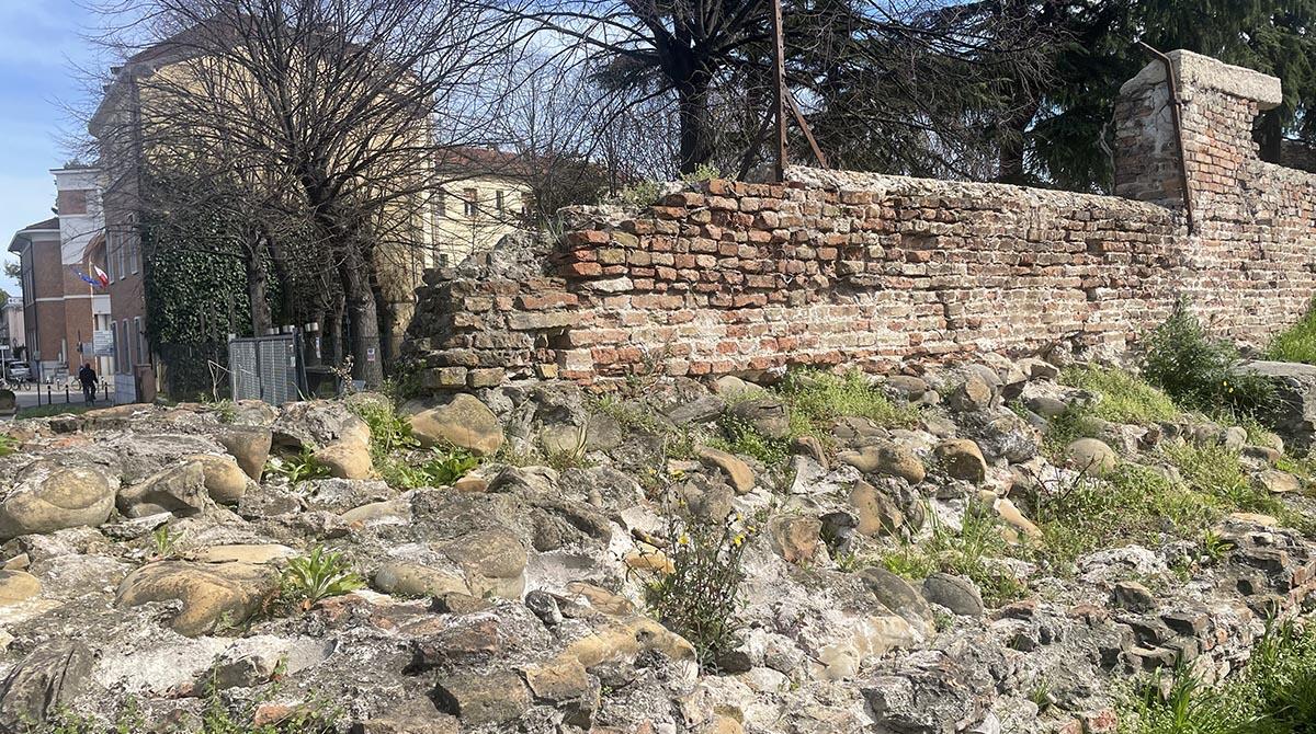 La porta di Rimini: restauro avviato per le antiche mura della città - Le antiche mura 'federiciane' di Rimini