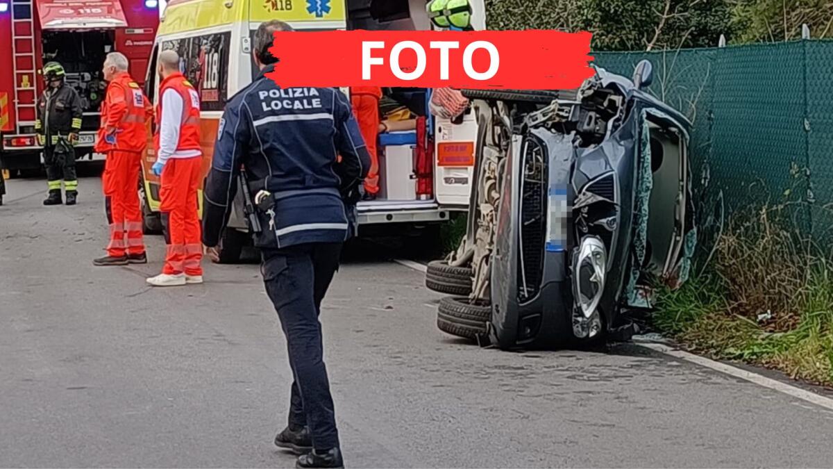 Finisce in auto contro una pianta e si ribalta, estratto dai vigili del fuoco. Grave 60enne - Il luogo dell'incidente