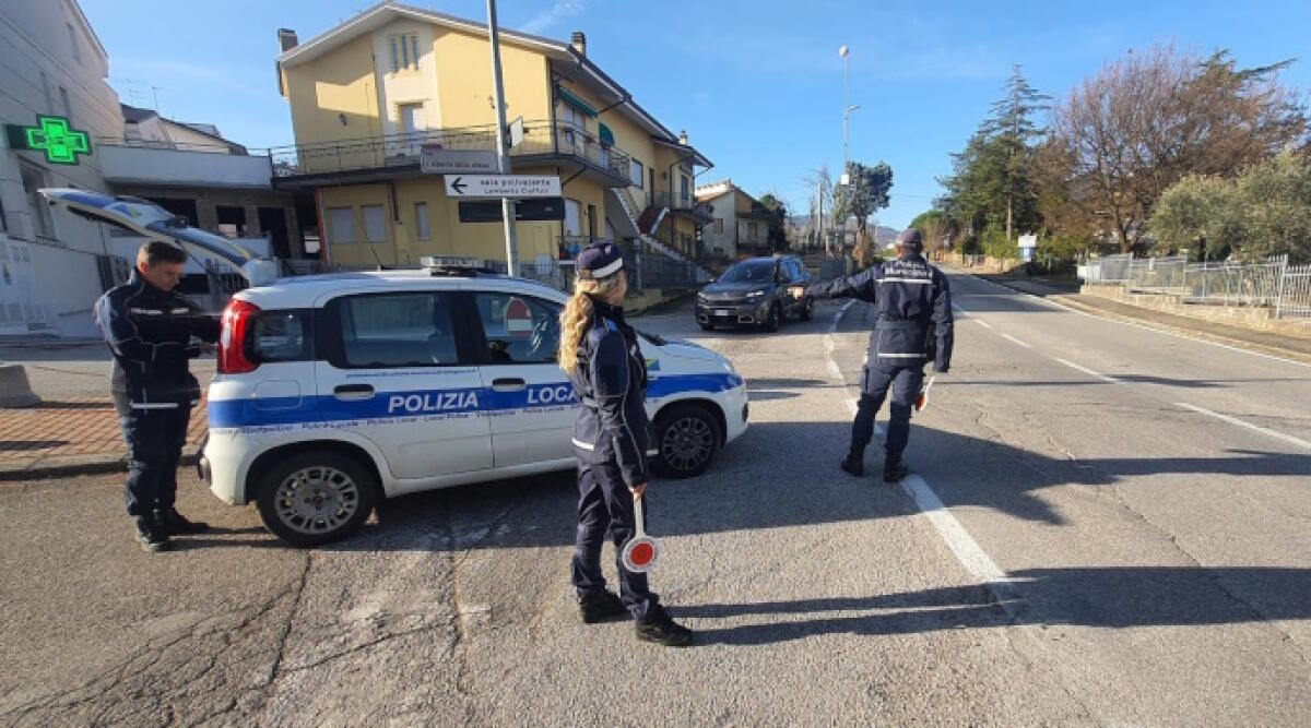 Presidio del territorio, quasi 6mila sanzioni in un anno: i numeri dell'attività della Polizia Locale dell'Unione Valconca - Un posto di blocco della PL Valconca (repertorio)