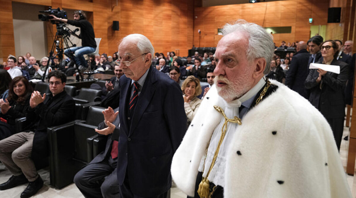 'Cessate il fuoco', rettore San Marino si toglie l'ermellino - Foto Ansa