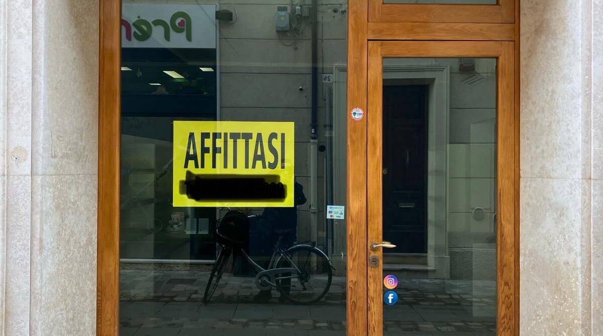 Rimini, centro storico svuotato di negozi. La ricetta di Renzi: "Parcheggi e meno tasse" - 