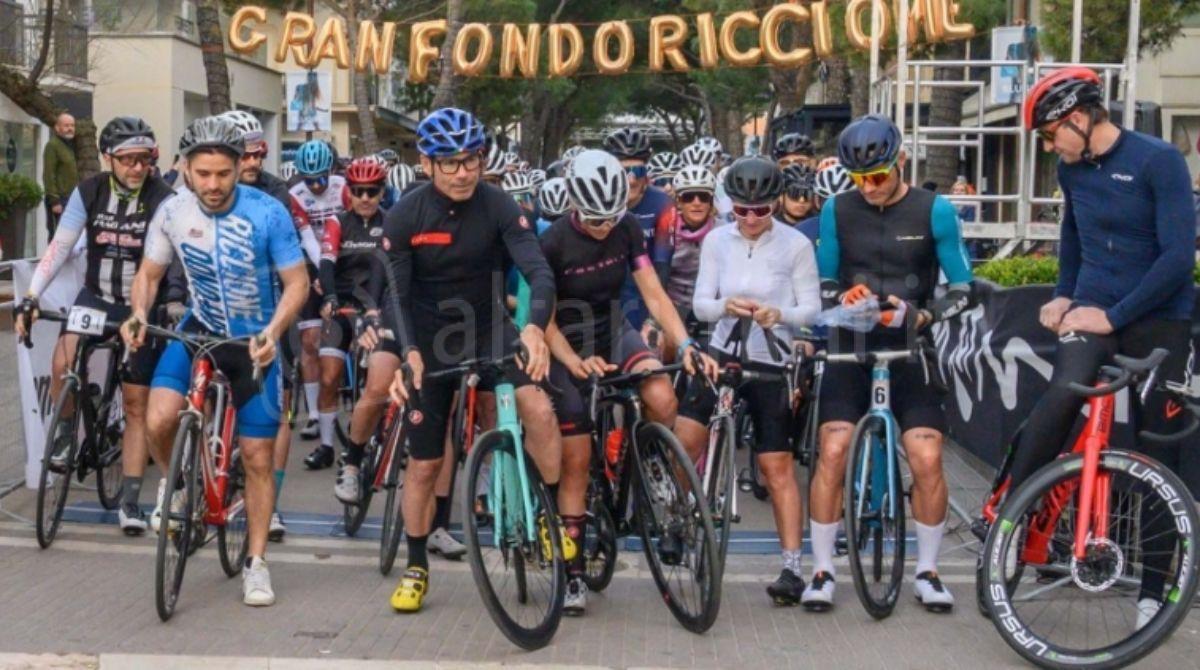 Ciclismo, conto alla rovescia per la Gran Fondo di Riccione: protagonisti anche Bugno e Konysev - 