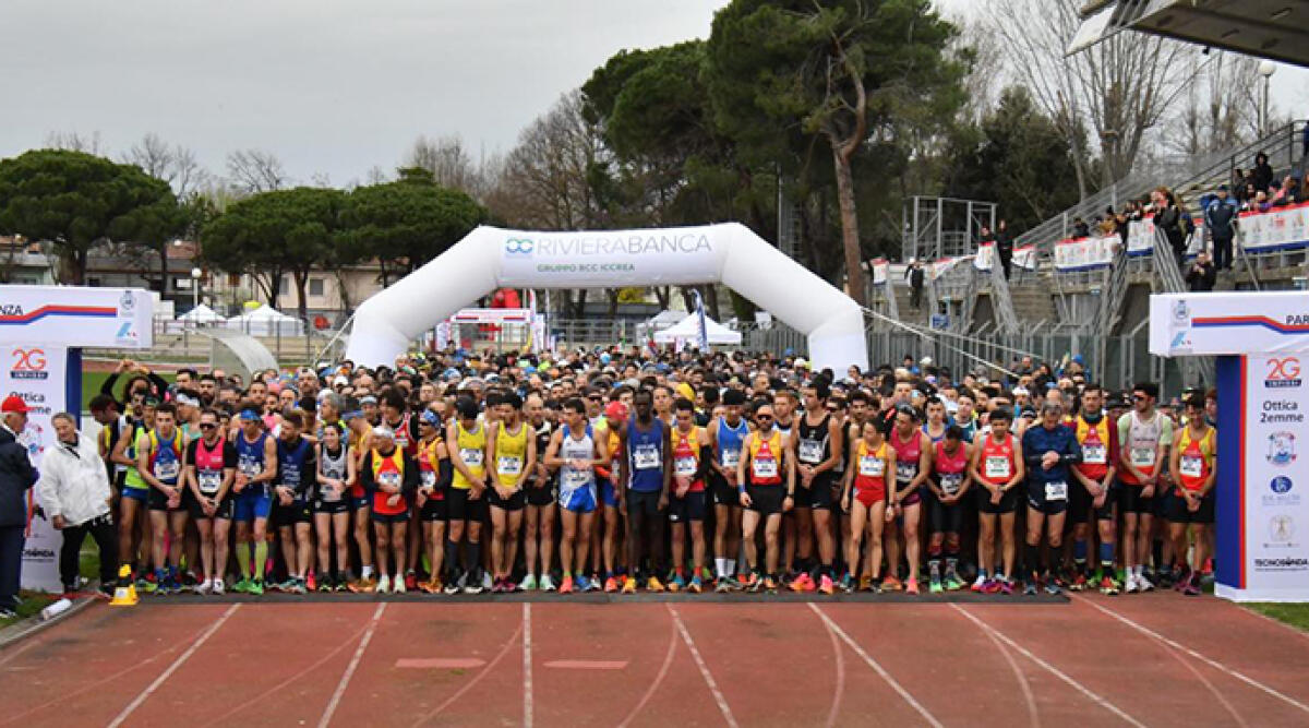 Podismo, 'Attraverso Cesenatico' segna record di partecipazione - La partenza della gara