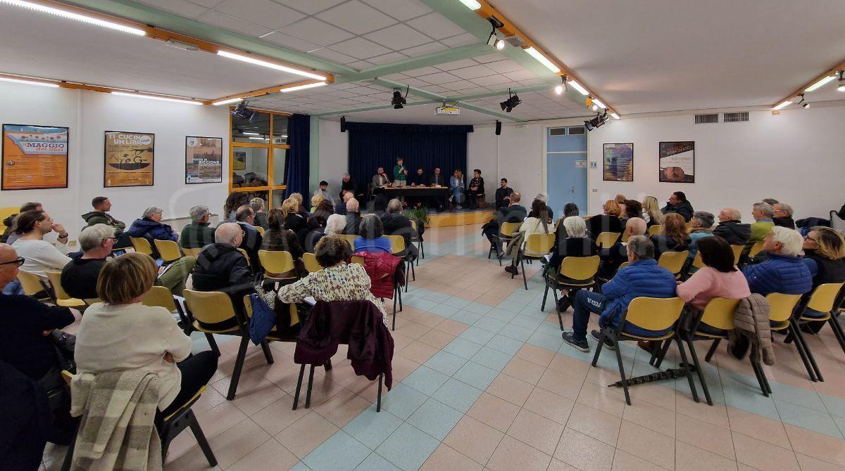 Riccione, nuovi asfalti e modifiche alla viabilità nel quartiere Paese - Un momento dell'incontro