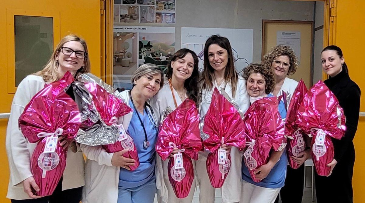 Tante uova di Pasqua donate al reparto di Oncoematologia Pediatrica dell'Infermi di Rimini -
