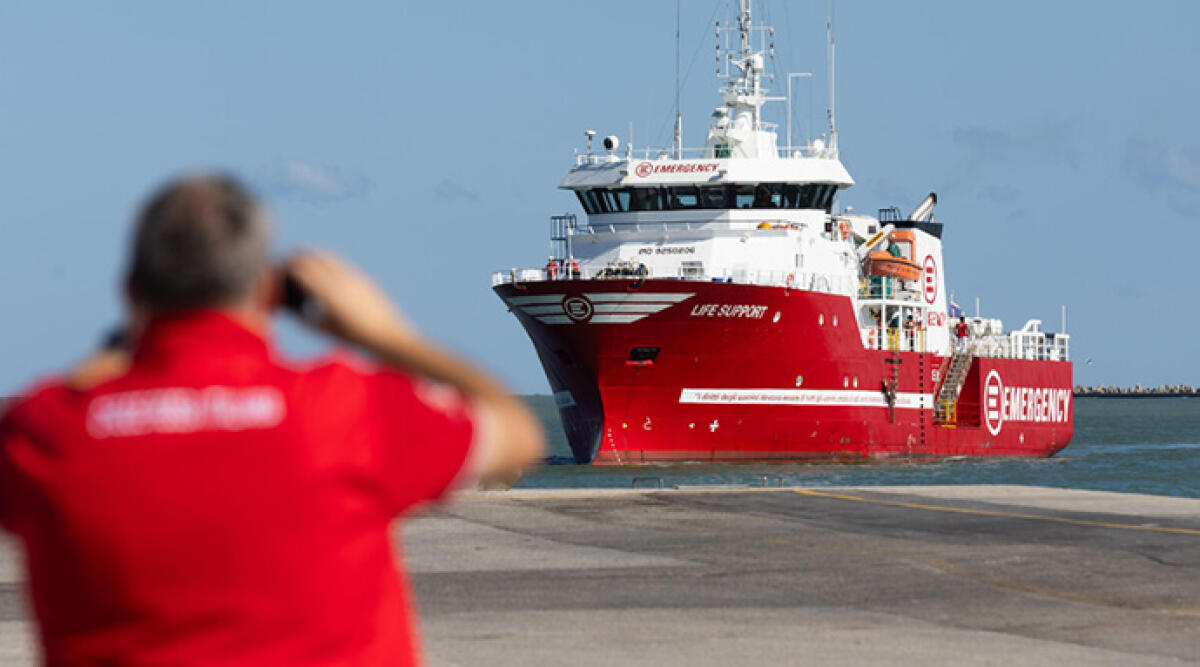 Imminente sbarco a Ravenna: Nave Ong Life Support con 71 migranti a bordo - Foto Ansa