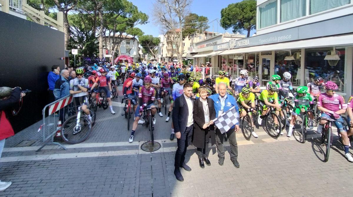 A Riccione settimana a tutto ciclismo: Coppi e Bartali, Woman on bike, Gravel e la Gran Fondo - La partenza dell'edizione 2023 della Settimana Internazionale Coppi e Bartali