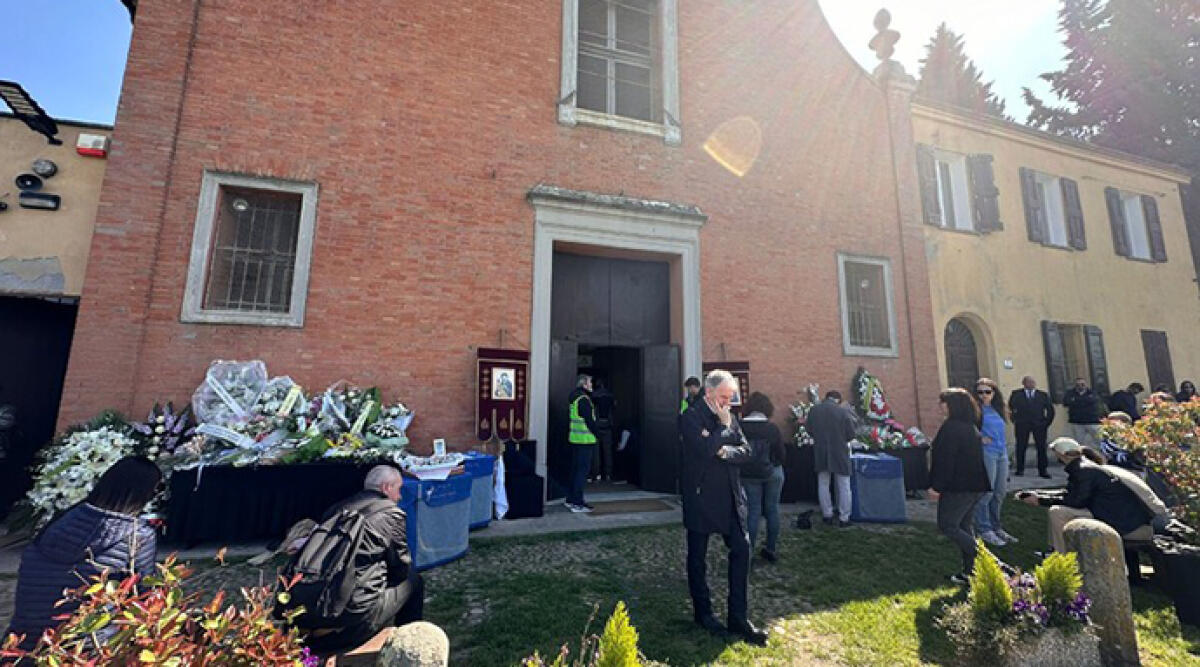 Incendio Bologna, commozione ai funerali di Stefania e dei suoi figli - Foto Ansa