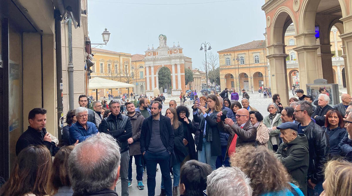 Santarcangelo, 200 persone tengono a battesimo la sede del comitato elettorale di Sacchetti - 