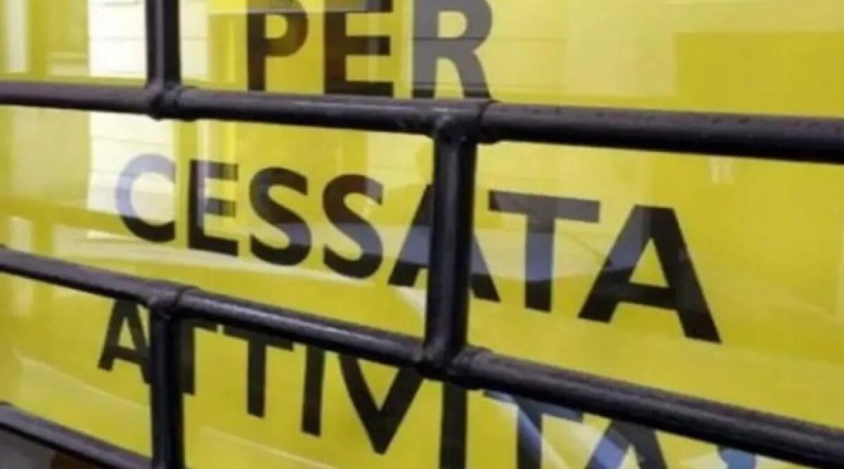 Calano i lavoratori autonomi anche per la crisi e le chiusure dei negozi. E inflazione rimane fronte aperto - Cessata attività (Repertorio)