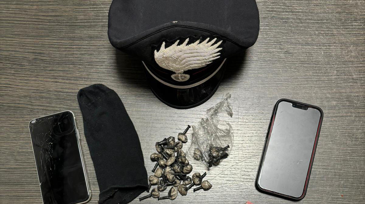 Riccione, più controlli per contrastare lo spaccio: nei guai un 25enne. Aveva la droga negli slip - La droga sequestrata