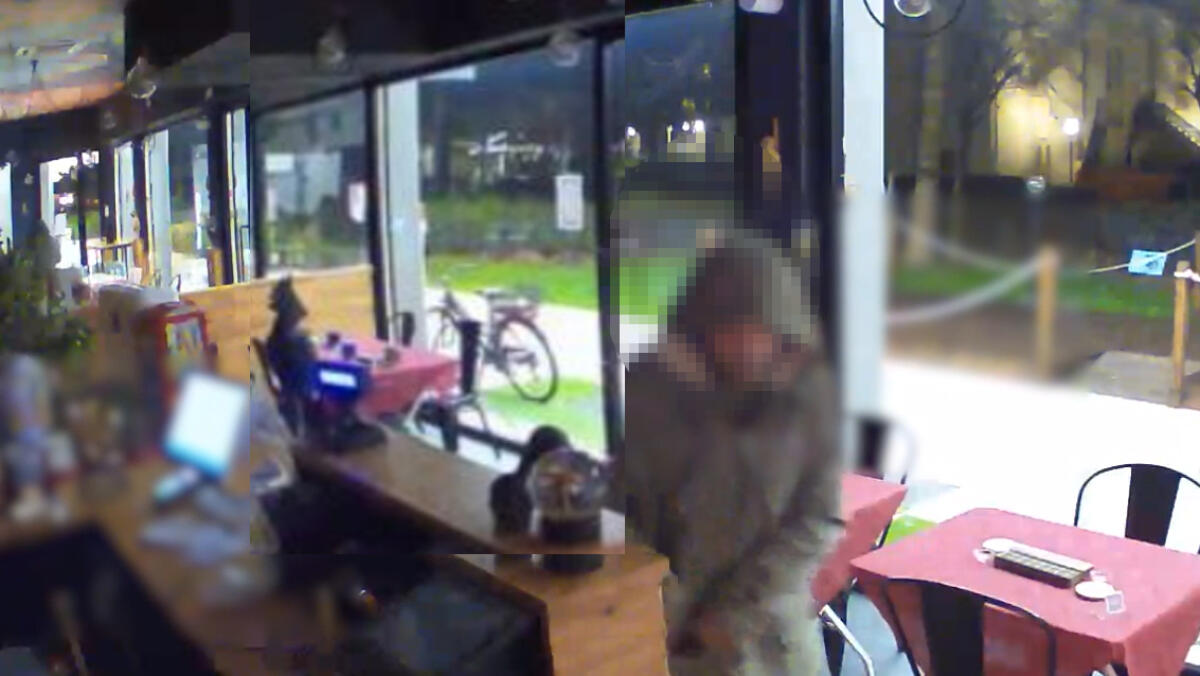 Furto da disperati a Marina Centro: forza la porta per rubare solo 80 centesimi - Il ladro ripreso dalle telecamere