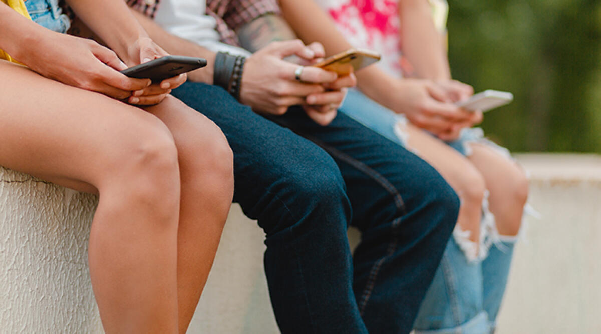 Gruppo Whatsapp con oltre 700 iscritti diffonde materiale pornografico ai minori, scatta la denuncia - Foto di repertorio