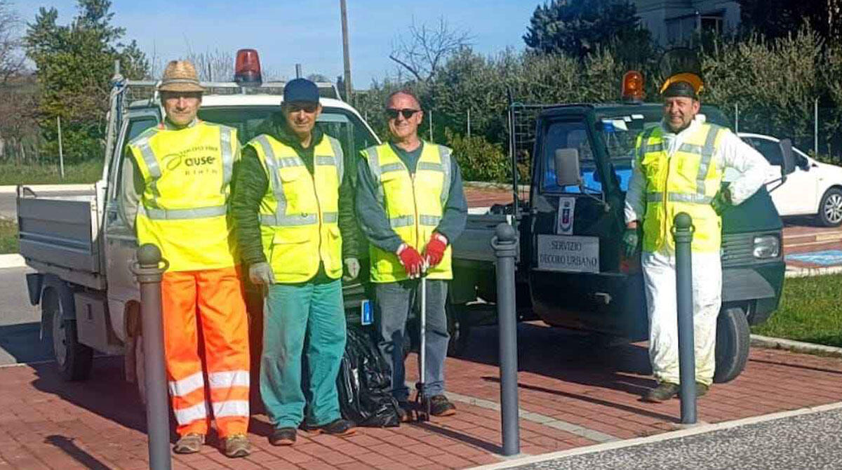San Clemente, volontari in strada per la pulizia dei rifiuti e delle cartacce -