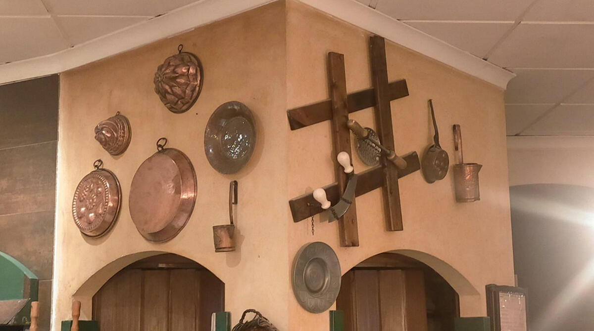 Il "mangiare" di una volta: l'Osteria Le Logge di Marina Centro diventa Bottega Storica - L'interno di Osteria Le Logge, Rimini