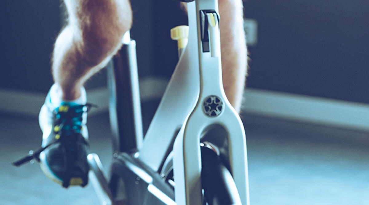 Muore di infarto sulla cyclette in garage, il corpo scoperto dopo un giorno - Foto di repertorio