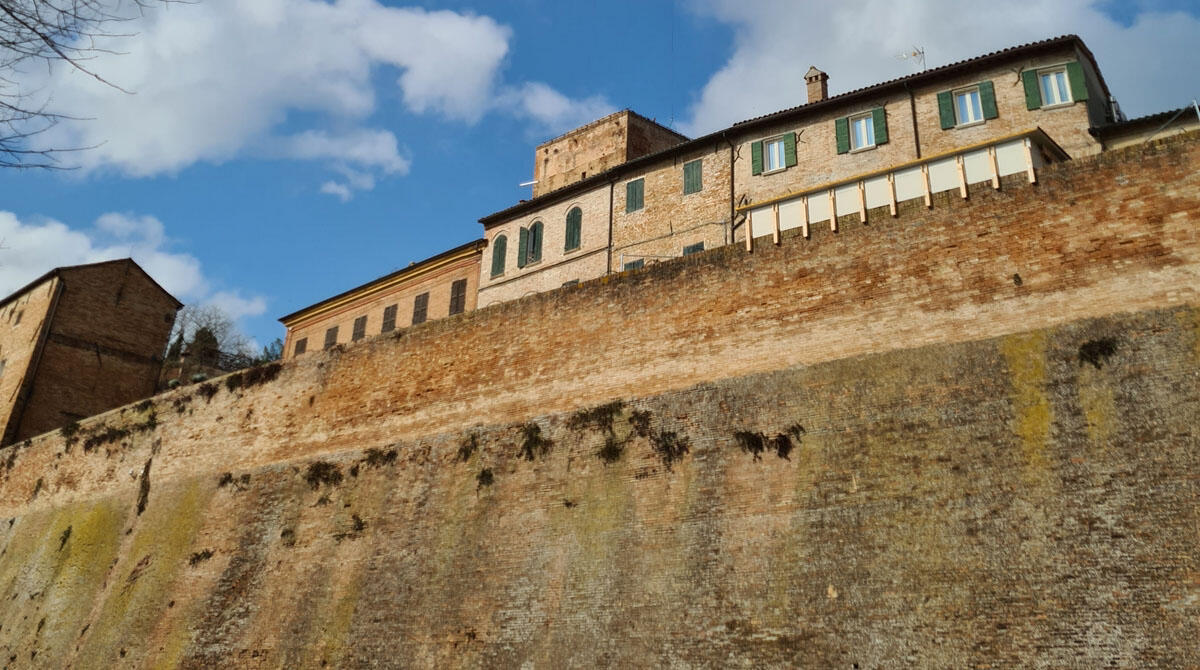 Santarcangelo, monitorate le mura di via Massani: un avviso ai residenti - Scorcio delle Mura di via Massani