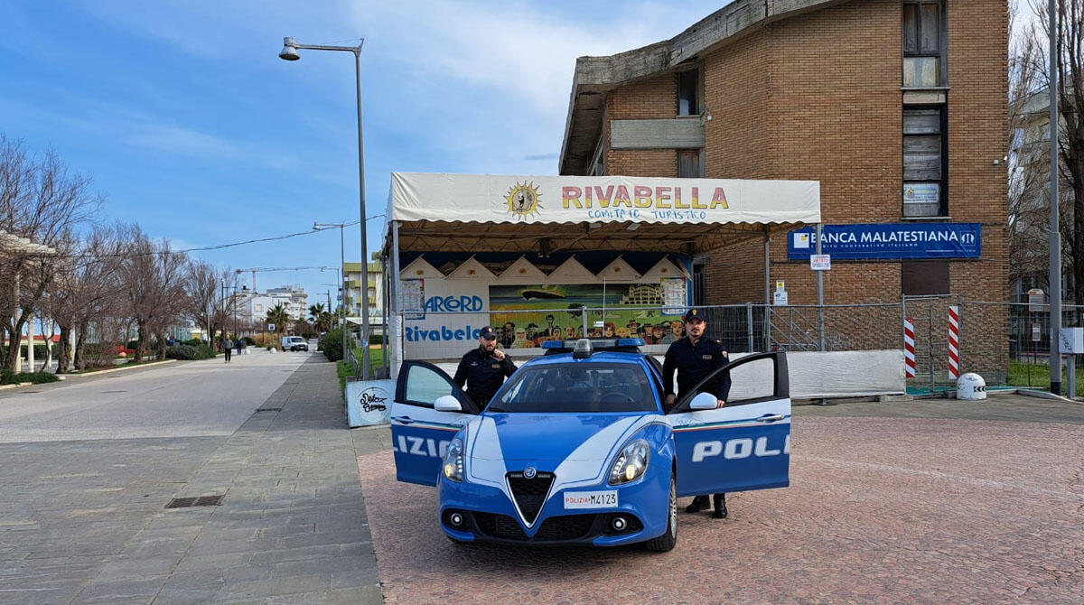 Persone alloggiate nell'hotel che era stato chiuso dal Comune di Rimini: due di loro arrestate per droga - 